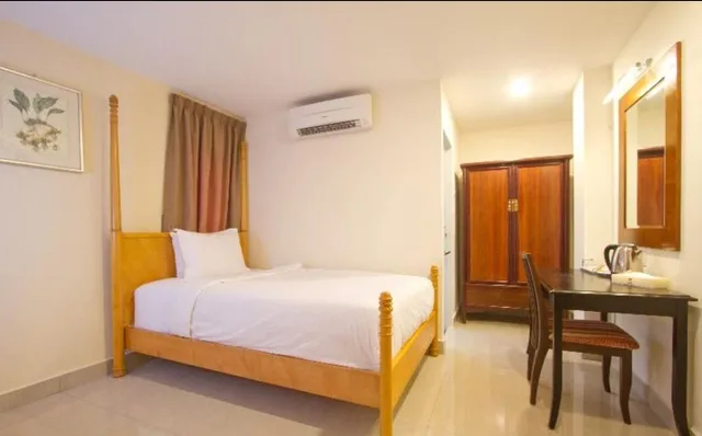 Superior Double (with Window)، Lotus Family Hotel, Masjid India 1/1
