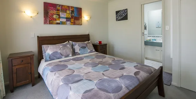 غرفة بسرير كوين، Bellevue Bed and Breakfast Mclaren Vale 1/3