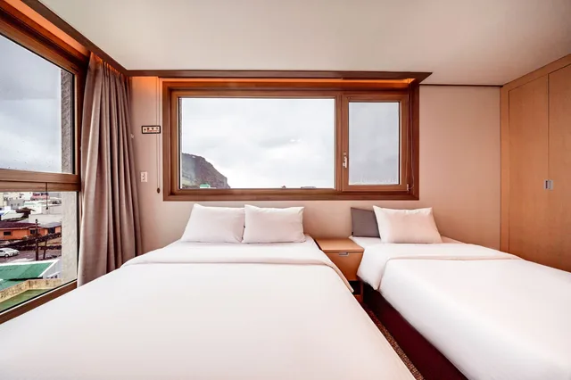 غرفة سوبيريور صغيرة بسرير كوين وسرير فردي، Sunrise Hotel Sungsan 1/10