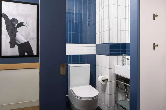 2 Bedrooms, Suite, King Bed, 1.5 Bathrooms، Motto by Hilton New York City Chelsea 2/3