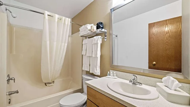 غرفة قياسية بسريرين كوين، Clarion Hotel & Suites Fairbanks near Ft Wainwright 9/10