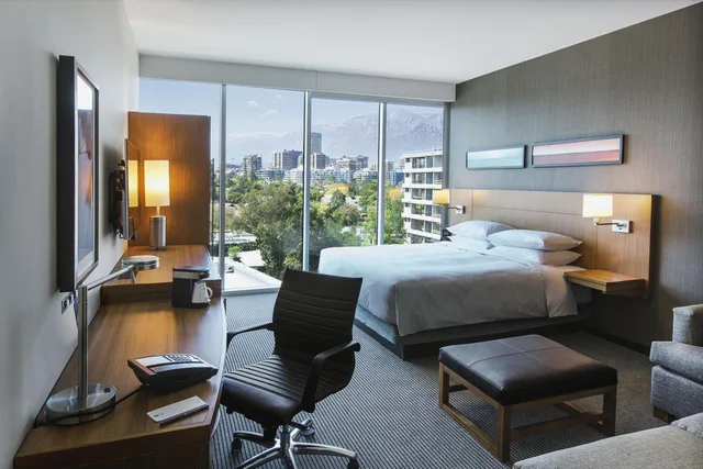 غرفة بسرير كينج مع أريكة، Hyatt Place Santiago Vitacura 1/2