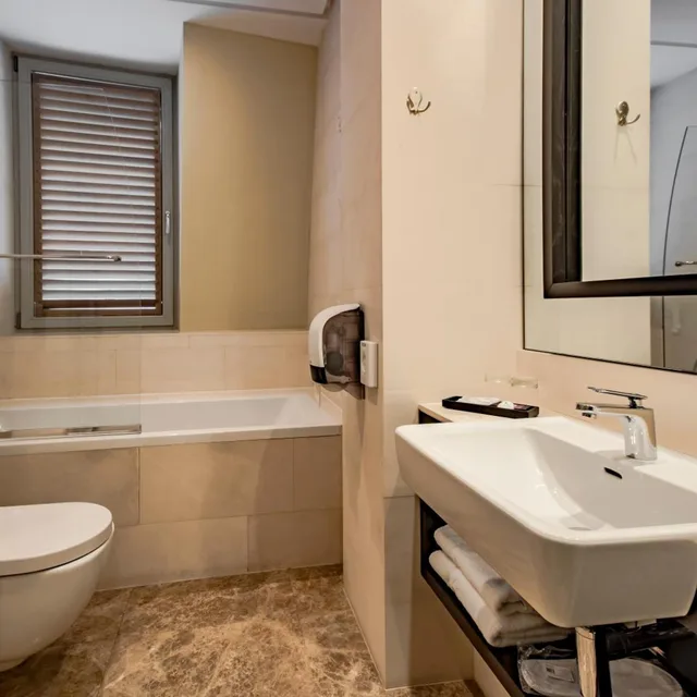 غرفة كبيرة بسرير مزدوج مع سرير إضافي، Residence 4/7