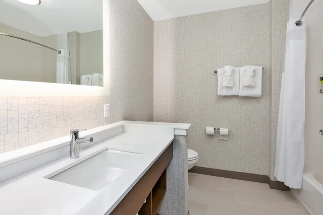 جناح بسريرين كوين، Holiday Inn Express Suites Grand Rapids Airport South 5/5