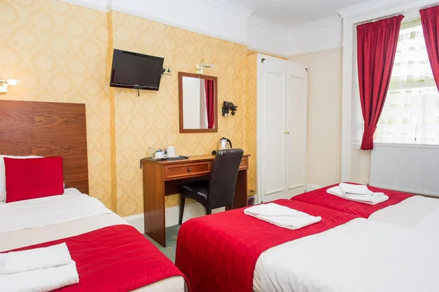 غرفة رباعية، Avonmore Hotel Cartwright Gardens 2/6