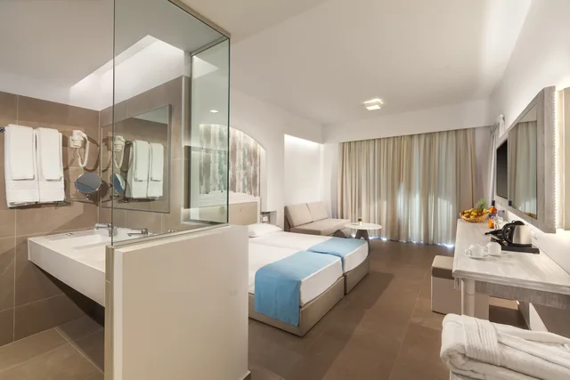 بنغل بريميوم، Aeolos Beach Hotel 2/4