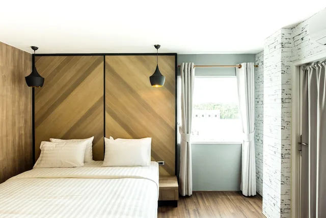 Standard, King Bed, City View, The Circle Hotel 1/5
