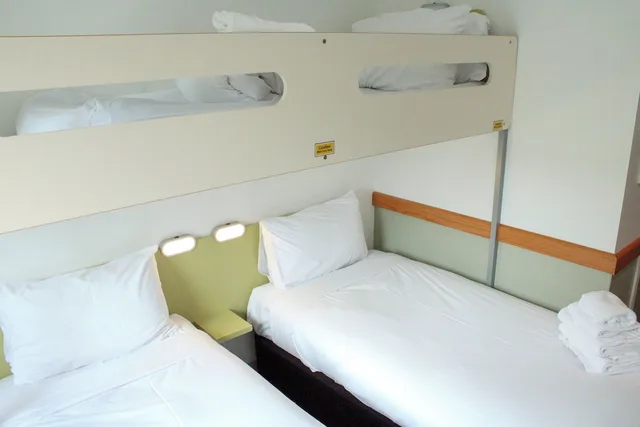 غرفة قياسية بسرير كينج وسرير بطابقين، ibis budget Auckland Airport 8/10