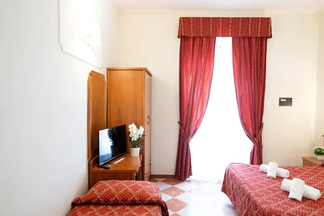 Room, Triple, 1 Queen and 1 Single Bed, Hotel Romantica 1/7