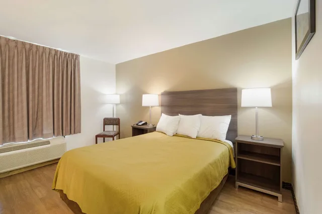 غرفة بسرير كوين، Econo Lodge Goose Creek - Charleston North 2/2
