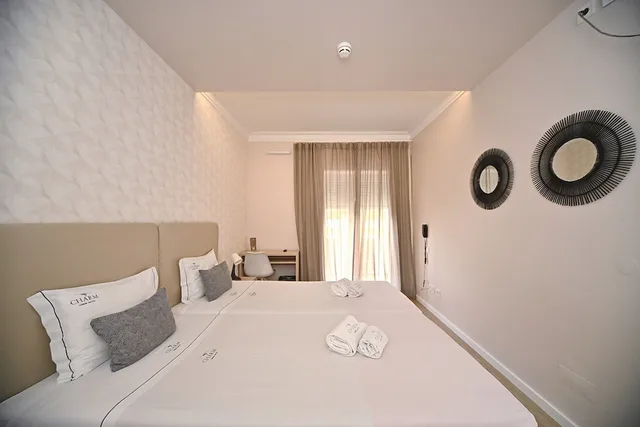 غرفة بسريرين منفصلين بحمام مشترك، My Charm Lisbon Suites 5/10
