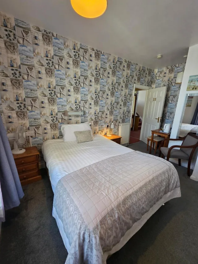Room, Single, Large, Rivelyn Hotel 3/5