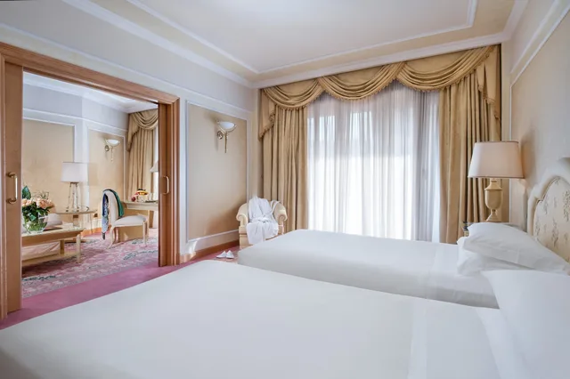 جناح جونيور بسريرين منفصلين، Royal Hotel Carlton 3/9