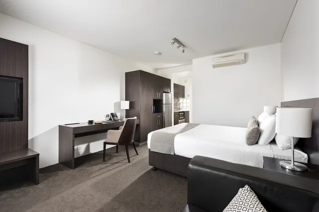 Studio, Queen Bed, Pier 21 Apartment Hotel 3/3