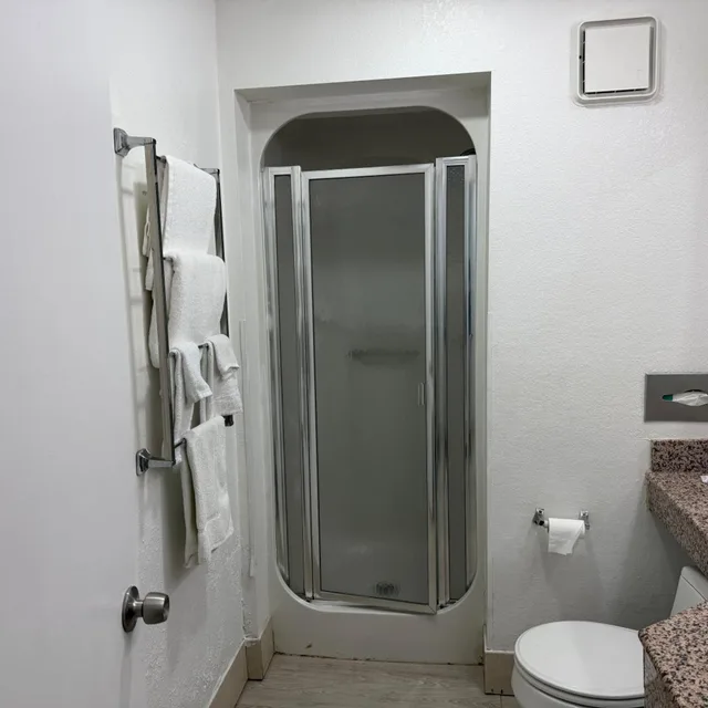 غرفة سوبيريور بسرير كينج، Lafayette Inn & Suites 4/7