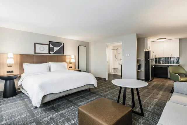 جناح استوديو بسرير كينج بمطبخ لذوي الإعاقة، Staybridge Suites Dawson Creek by IHG 1/3