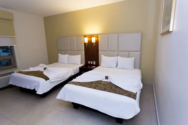 غرفة بسريرين مزدوجين بإطلالة على المدينة، Av Inn Hotel 1/6