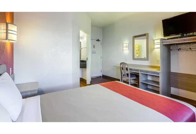 1 Queen Bed - ADA/RI Shower/Non-Smoking، Motel6 Beatty, NV - Death Valley 3/10