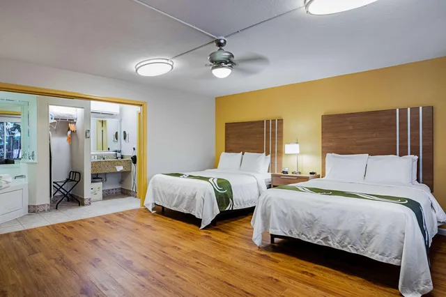 غرفة رباعية بسريرين كوين، Quality Inn and Suites Airport Cruise Port Hollywood 1/4