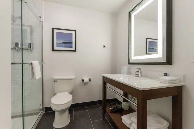 غرفة ديلوكس بسريرين كوين بإطلالة على النهر بشرفة، Four Points By Sheraton Myrtle Beach 10/10