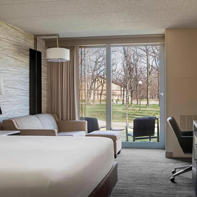 غرفة بسرير كينج بحوض استحمام لذوي الإعاقة، Lincolnshire Marriott Resort 6/10