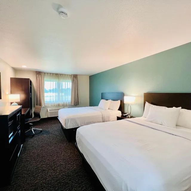 Room, Quadruple, 2 Queen Beds, Sleep Inn & Suites Wisconsin Dells - Lake Delton 2/4