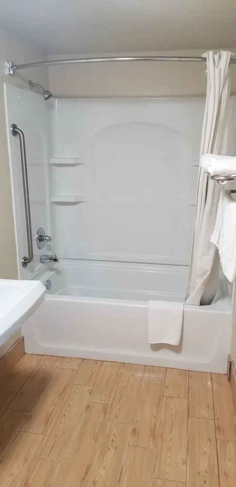 غرفة اقتصادية مفردة بسرير كينج، Mayfair Inn Ontario Airport 9/10
