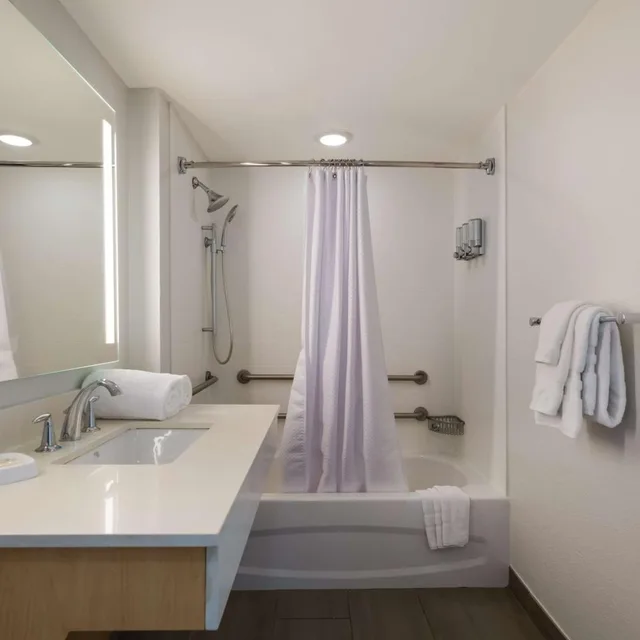 جناح بسرير كينج وسرير كوين بإطلالة على المتنزه بغرفتي نوم، Sonesta ES Suites Orlando International Drive 9/10