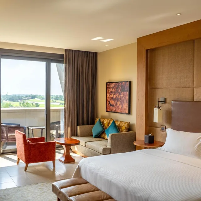 Deluxe, King Bed, Golf Course View, Balcony، VOGO Abu Dhabi Golf Resort & Spa 1/7