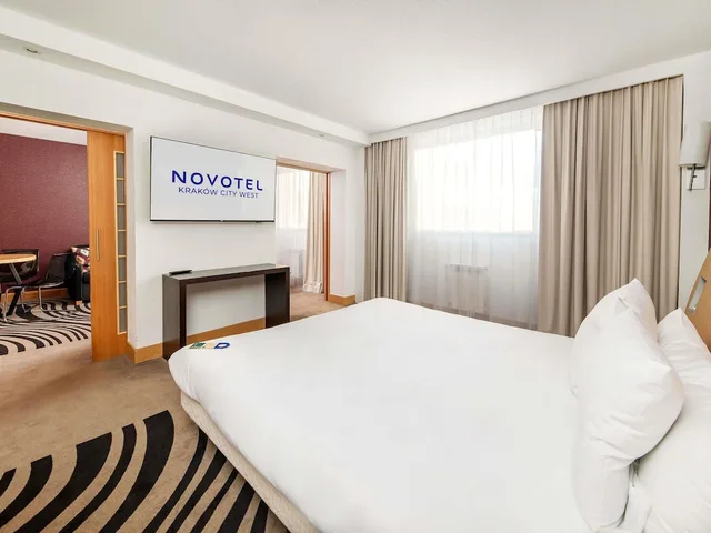 جناح بسرير كينج مع أريكة، Novotel Krakow City West 3/6