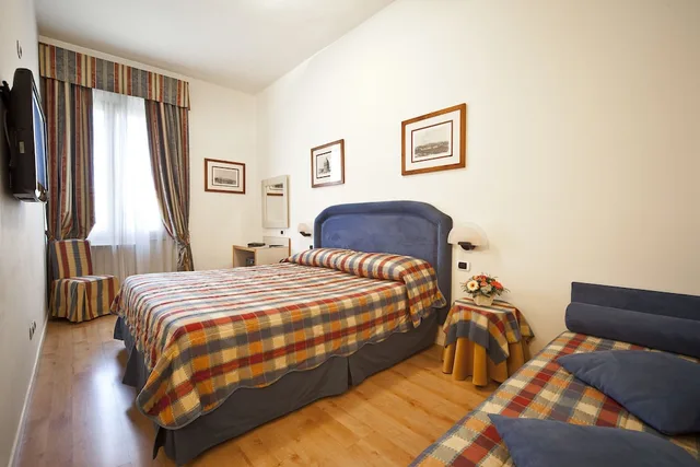 غرفة سوبيريور ثلاثية بسرير مزدوج وسرير فردي، Italia Hotel 2/4