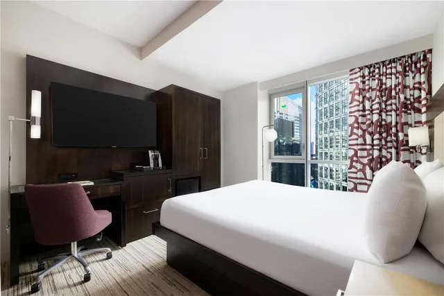 Times Square, King Bed, Partial View، Hilton Garden Inn New York/Times Square Central 1/2