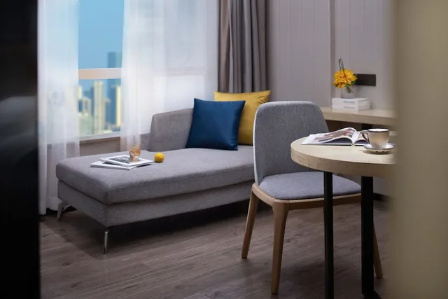 غرفة فاخرة بسرير كينج بإطلالة على المدينة، Echarm Hotel (Guangzhou Beijing Road Pedestrian Street Tianzi Wharf) 2/4