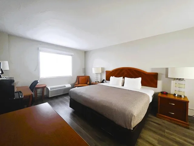 جناح بسرير كينج مع أريكة، Quality Inn Suites Lake Havasu City 5/8