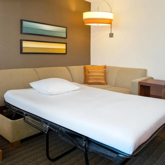 غرفة تنفيذية بسرير كينج بإطلالة على المدينة مع أريكة، Hyatt Place Ciudad Del Carmen 1/6