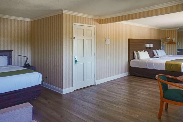 Suite, Queen Bed, Quality Inn Suites Anaheim Maingate 3/3