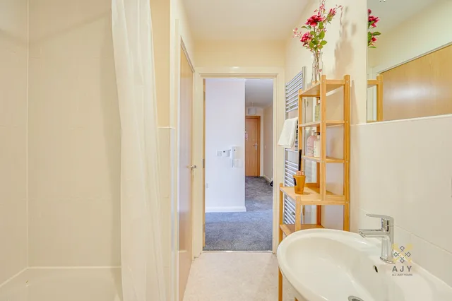 شقة سوبيريور بسرير كينج وسريرين منفصلين بغرفتي نوم مع أريكة، Mica Point City Centre Apartment 10/10