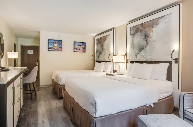 غرفة رباعية بسريرين كوين، Cottonwood Suites Savannah Hotel and Conference Center 1/1