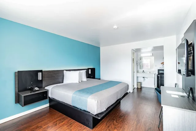 Deluxe, King Bed, Motel6 Tampa, FL 3/6