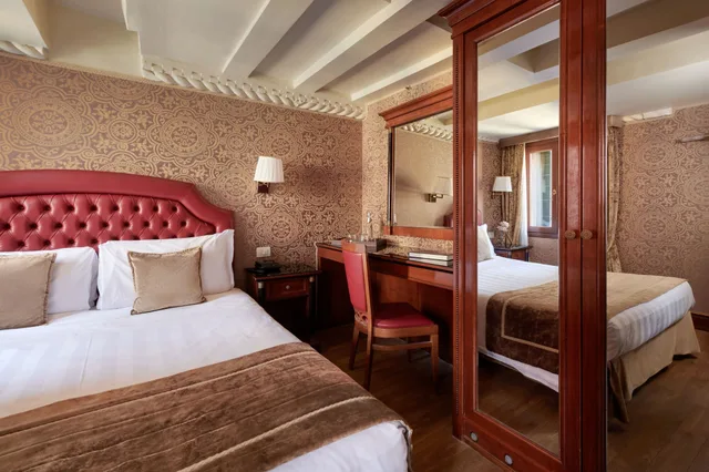 غرفة كلاسيكية بسرير مزدوج، DONA PALACE 1/5