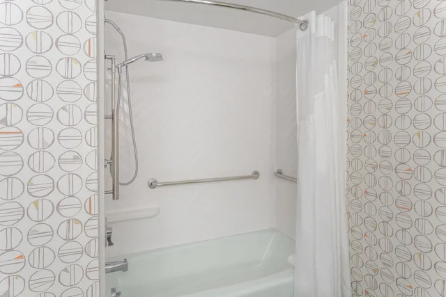 غرفة بسرير كينج لذوي الإعاقة، HOLIDAY INN ROCKFORD 2/2