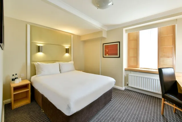 غرفة قياسية بسرير مزدوج، Strand Palace Hotel 2/5