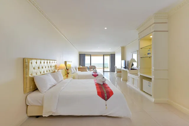 غرفة ديلوكس بسريرين كوين بإطلالة على البحر بشرفة، Adriatic Palace Pattaya 1/1