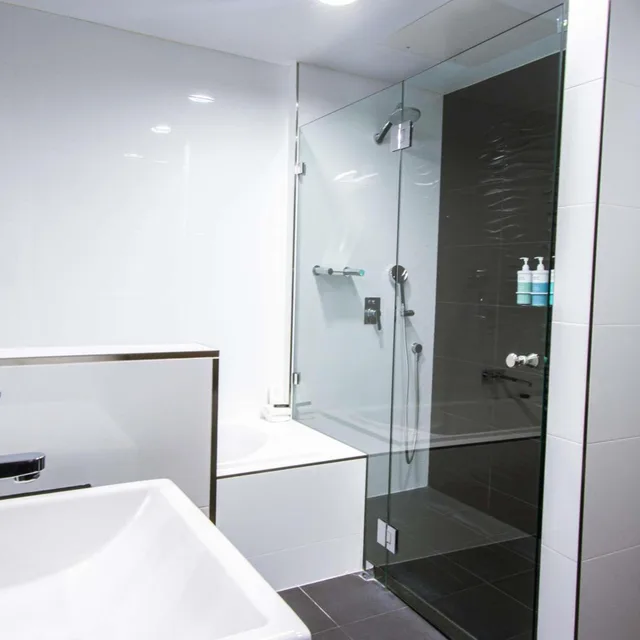 جناح سوبيريور بسرير كينج بغرفتي نوم، Mercure Tamworth 8/8