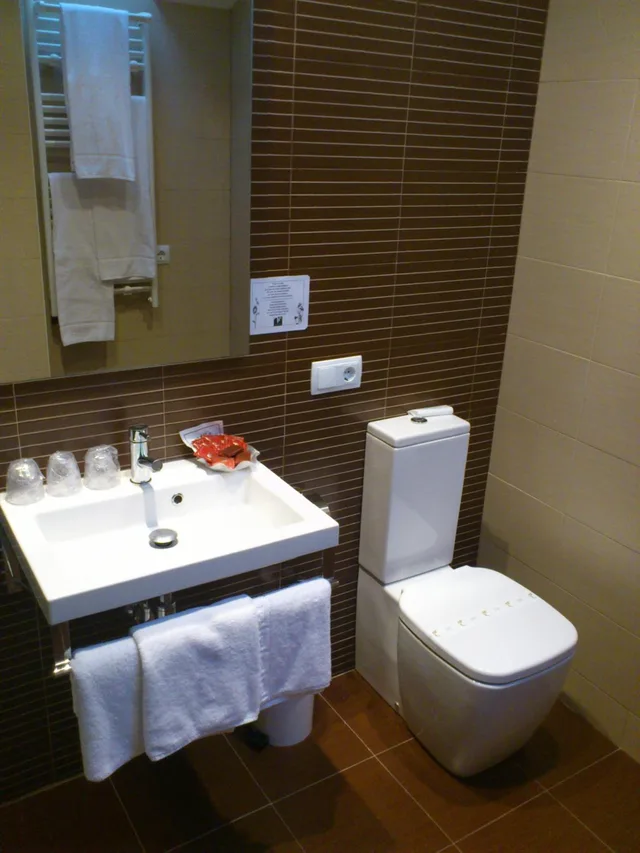 Room, Triple, Entrearcos 7/10