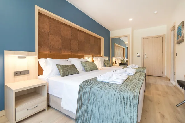 غرفة عائلية ثلاثية بإطلالة على الجبل، Amossoia Elite Boutique Hotel 2/6