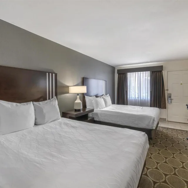 Room, King Bed, 2 Queen Beds, Best Western Pahrump Oasis 2/10