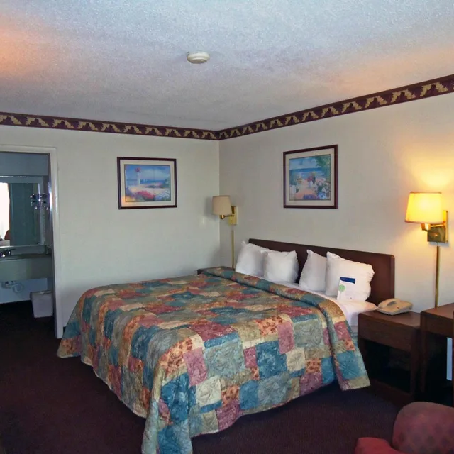 جناح، Motel6 Troy, OH 1/7