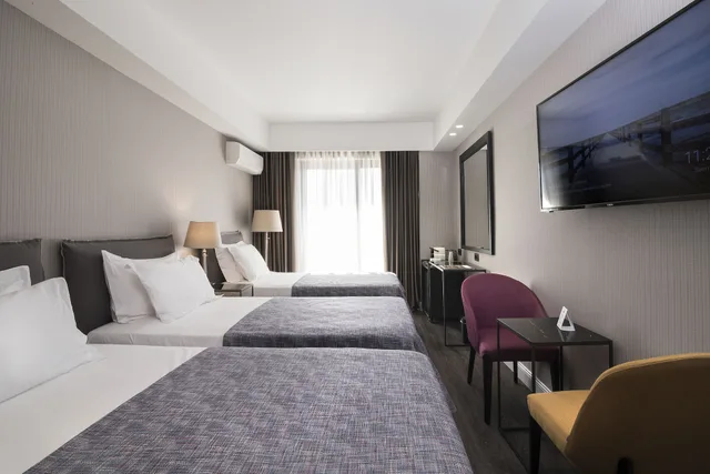 Classic, Triple, 3 Beds, Astor Hotel 3/10