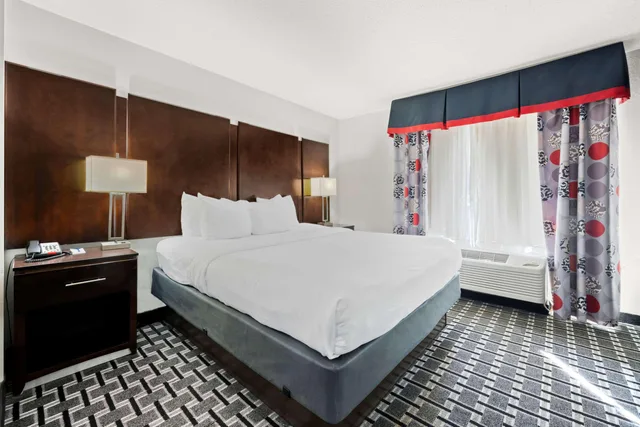 جناح بسرير كينج لذوي الإعاقة، Comfort Suites Williamsburg Historic Area 2/3